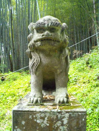 那須町芦野・健武山湯泉神社の狛犬