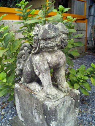 磐裂根裂神社（安塚）の狛犬　４