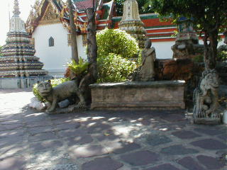 神社と狛犬の写真