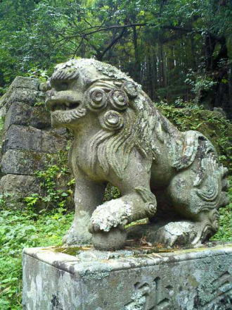 健武山湯泉神社（芦野）の狛犬　２